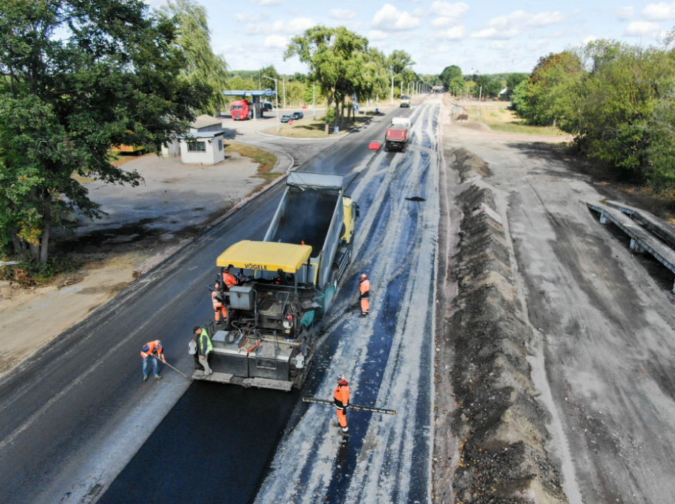 В Житомирской области "Большая стройка": появились обновленная международная трасса, школа и садики