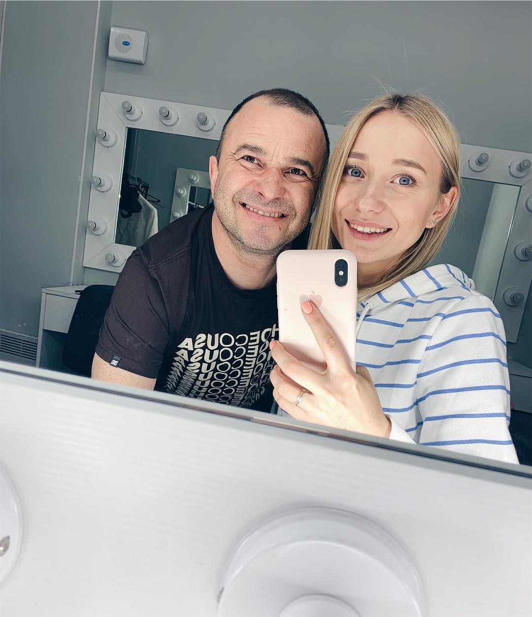 Готуються до весілля: Віктор Павлік покинув дружину заради юної коханої (фото)