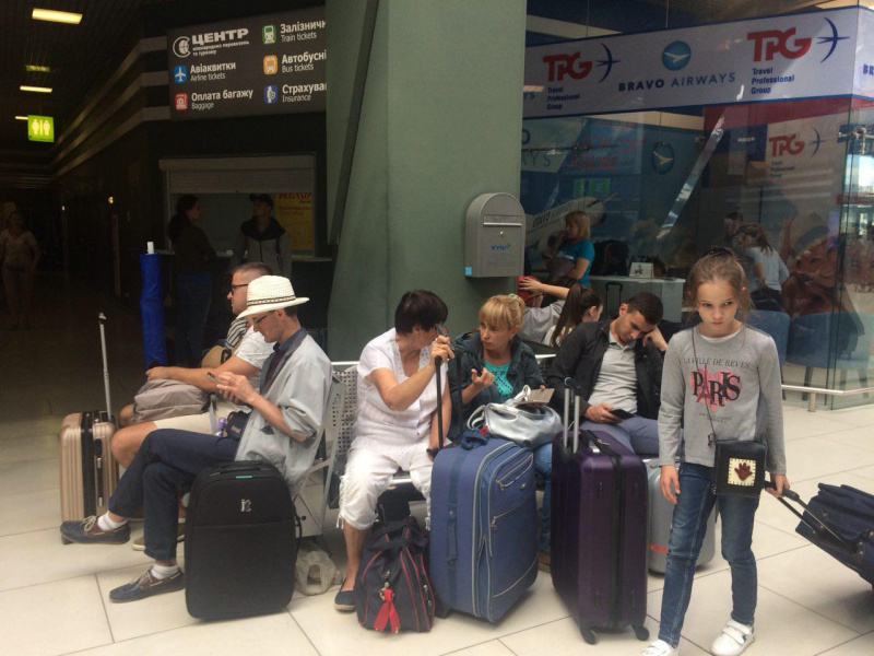 Задержка рейсов в аэропорту "Киев": пассажирам пообещали вылет из "Борисполя"