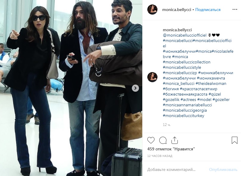 Королева бала: 54-летняя Моника Беллуччи блистает в роскошном платье Dior в Венеции