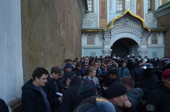 Покров без крови: как правые отметили день УПА и не пошли штурмовать Лавру