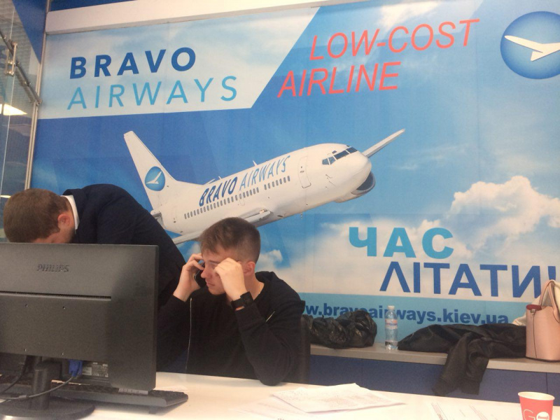 Затримка рейсів в аеропорту "Київ": пасажирам пообіцяли виліт з "Борисполя"