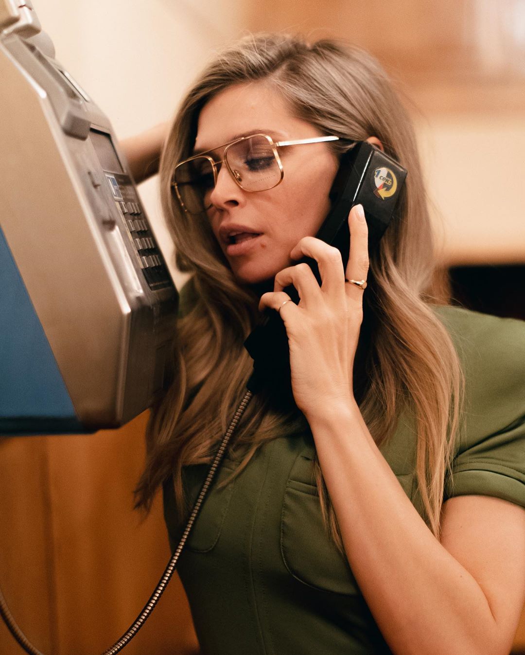 "Светитесь от счастья": Брежнева с мужем повеселилась на закрытой вечеринке