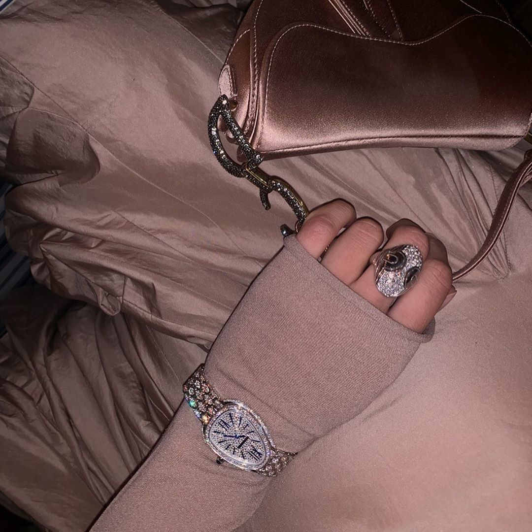 Естественный отбор: топ-3 способа "приручить" бежевый оттенок от Беллы Хадид