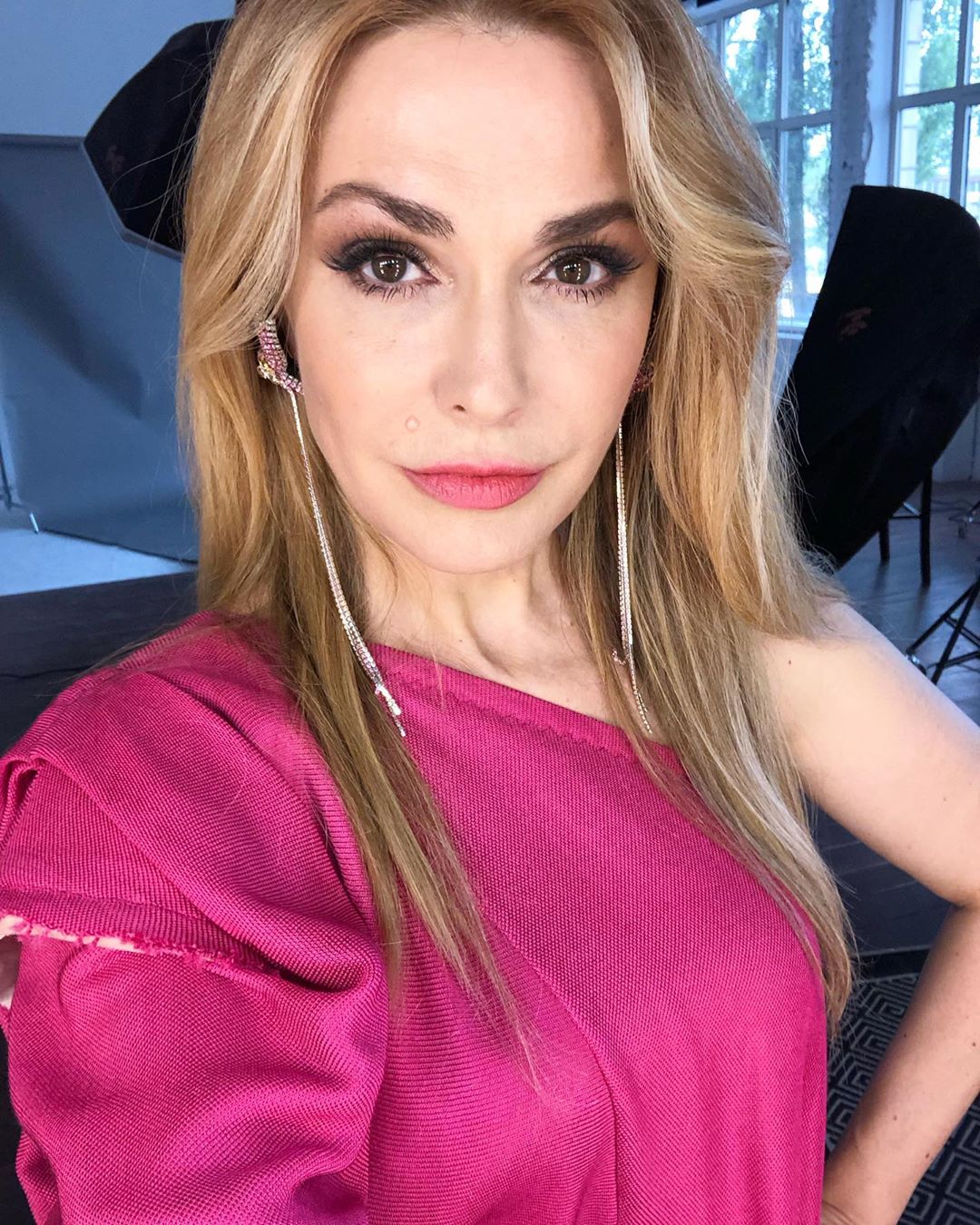 Ольга Сумская похвасталась идеальным макияжем и "новой работой "