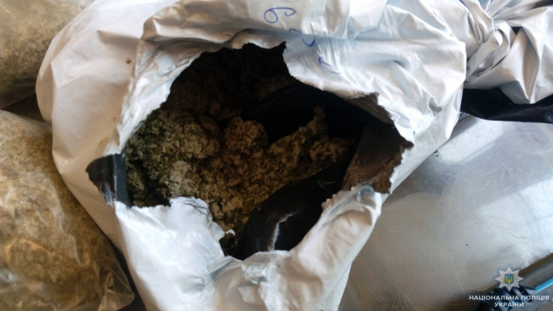 У Херсоні поліцейські затримали подружжя яке торгувало наркотиками