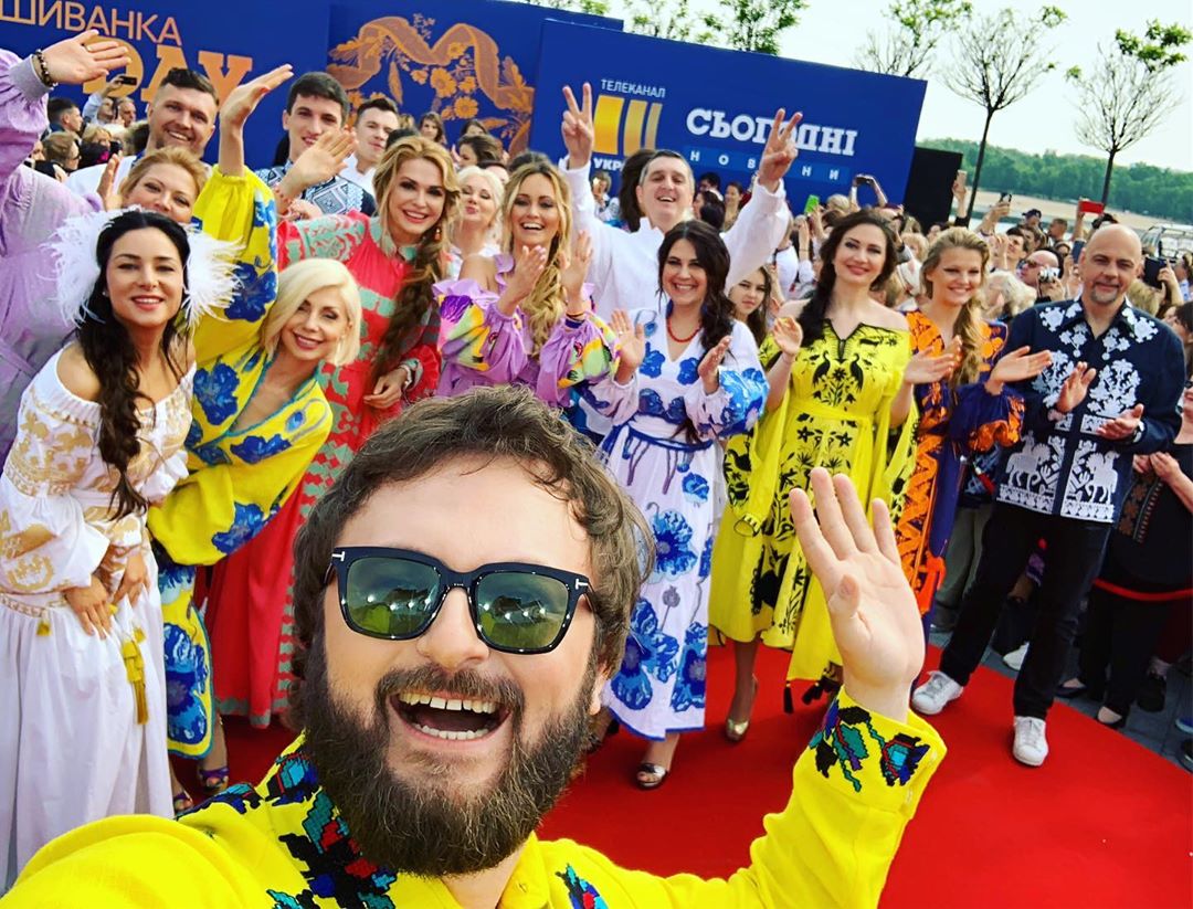 Ольга Сумська у вишиванці показала українських зірок в національних костюмах (фото)