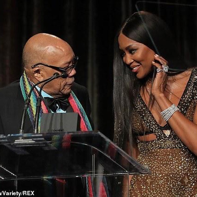 Шикарна: 48-летняя Наоми Кэмпбелл в роскошном "голом" платье сияет на American Icon Awards