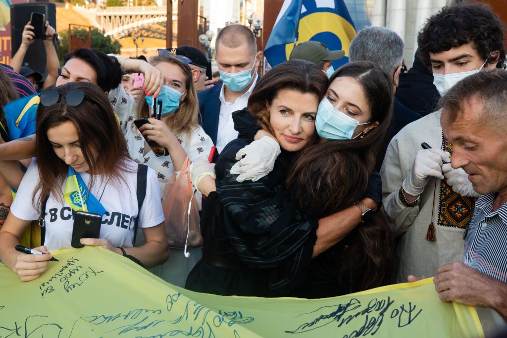 Наш флаг объединяет украинцев по всему миру, - Порошенко