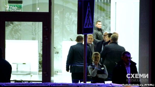 Медведчук, несмотря на запрет, летает из Украины в Россию, - "Схемы"