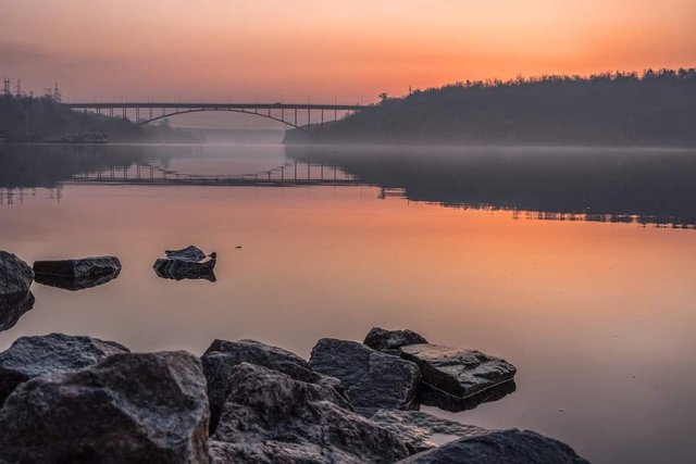 Фотограф показал мистический рассвет над Хортицей: таким остров еще не видели