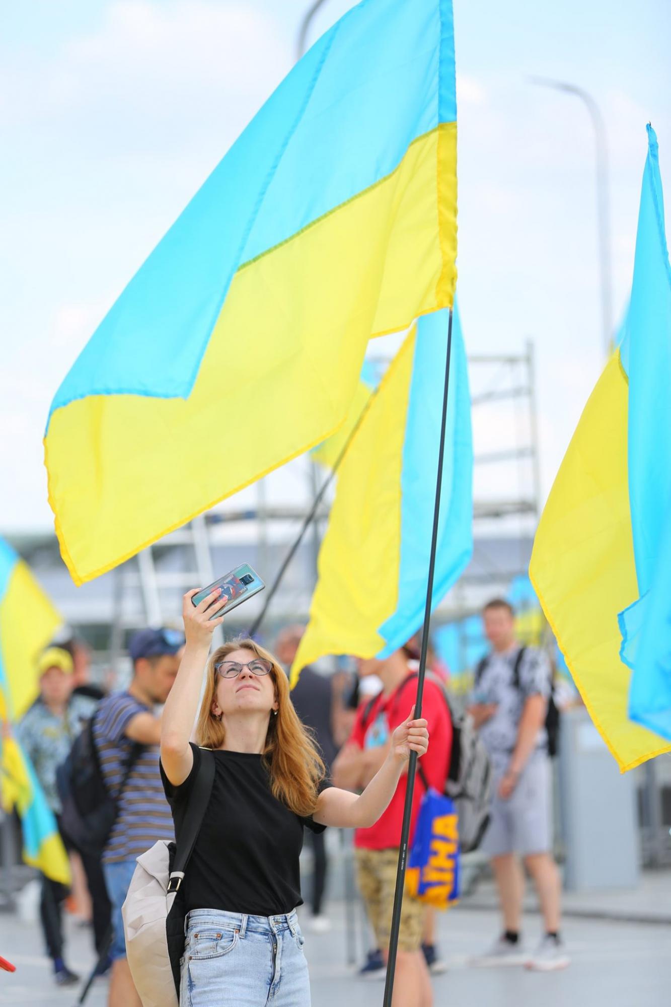 Сборная Украины вернулась домой: яркие фото и видео из "Борисполя"