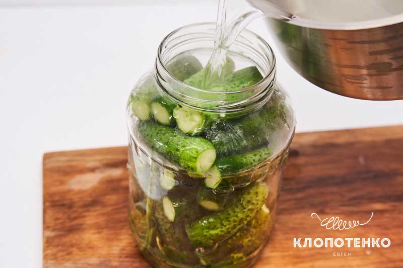 Клопотенко раскрыл секрет идеальных огурцов с кетчупом чили: вкус "взорвет" ваши рецепторы!