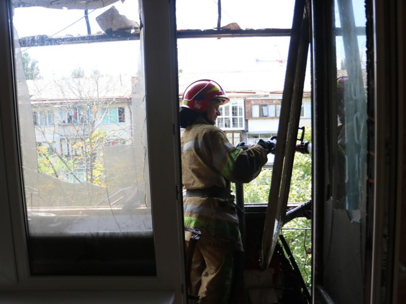 В Киеве во время пожара на Туполева выгорела квартира и балконы на трех этажах