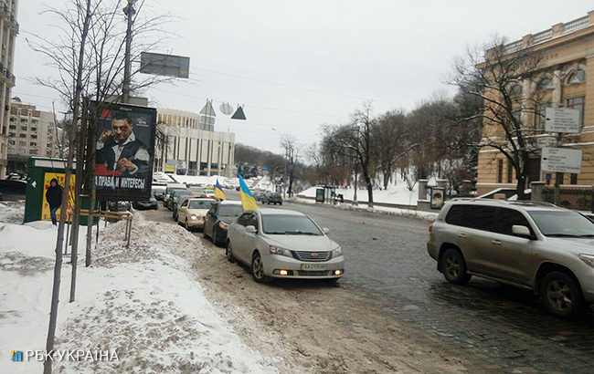 В Киеве активисты двинулись автопробегом к дому Порошенко