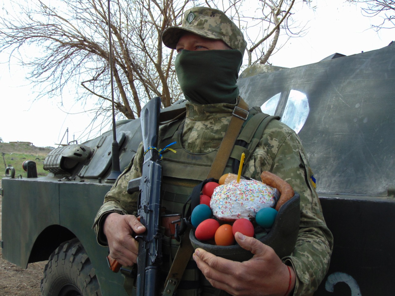 Украинские бойцы встретили Пасху на Донбассе: впечатляющие фото