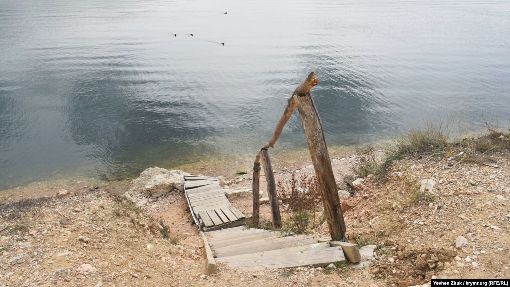 Воду для Крыма хотят качать из озера для хранения отходов (фото)