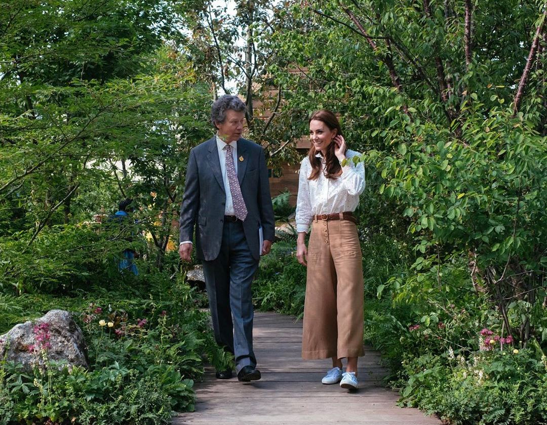 Королева цветов: Кейт Миддлтон показала стильный летний образ на открытии выставки садоводов