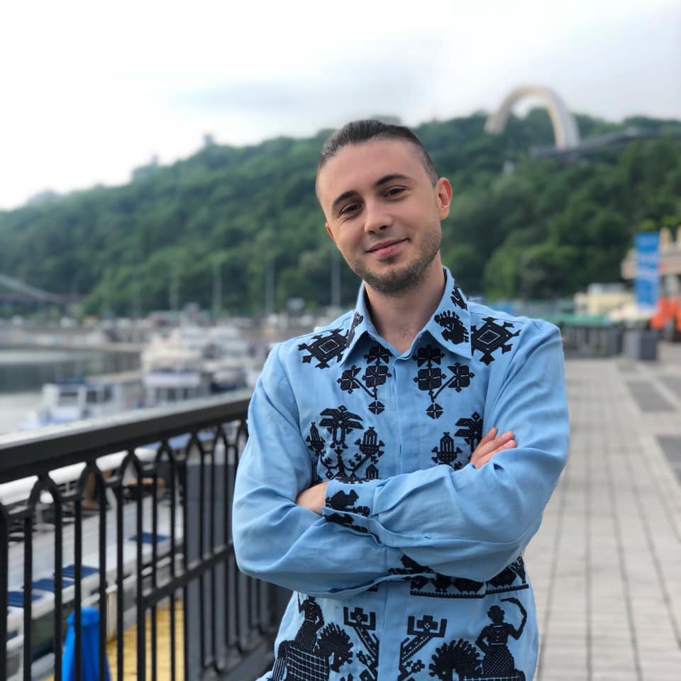 Вишита традиція: відомі українці вдягнулися у вишиванки (фото, відео)