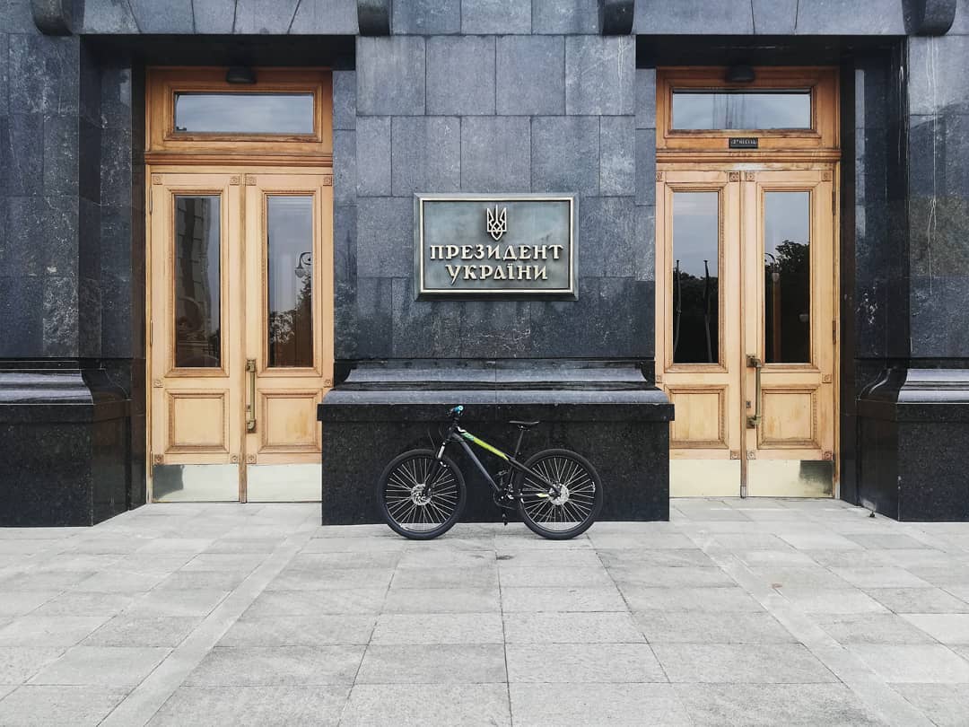 Подивіться, щоб не вкрали: Ляшко на велосипеді "підірвав" мережу