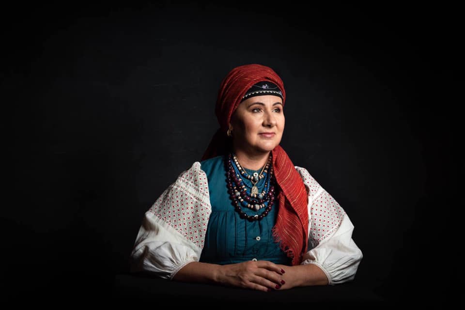 Вишита традиція: відомі українці вдягнулися у вишиванки (фото, відео)