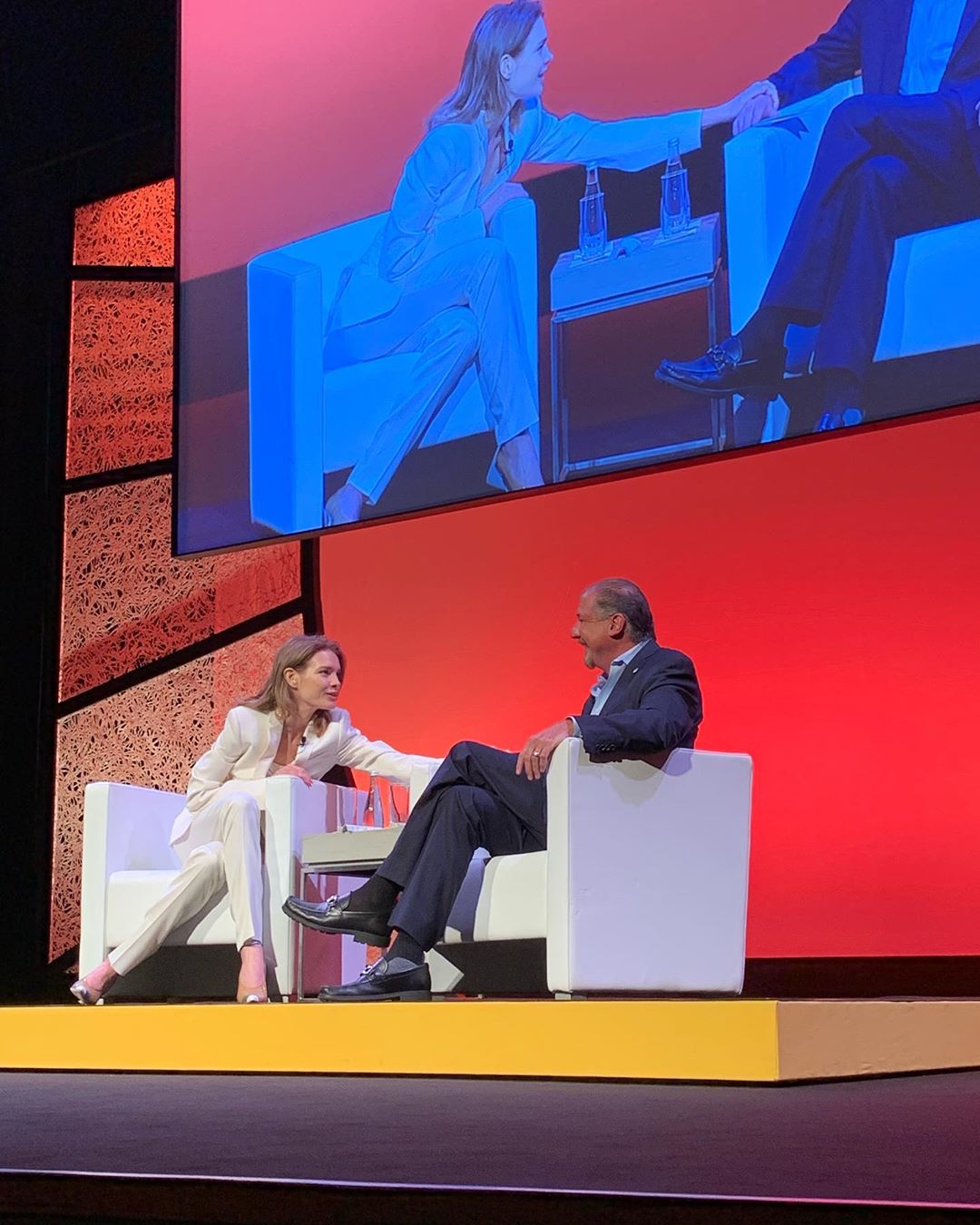 Модна дівчинка: 37-річна Наталія Водянова захопила стрункою фігурою в короткій сукні