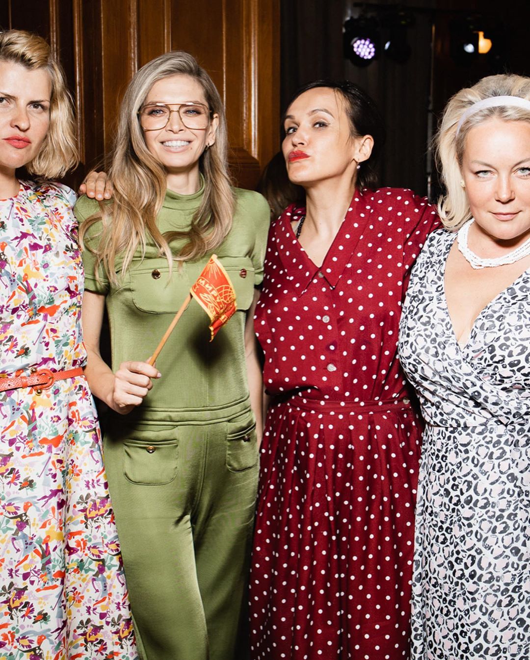 "Светитесь от счастья": Брежнева с мужем повеселилась на закрытой вечеринке