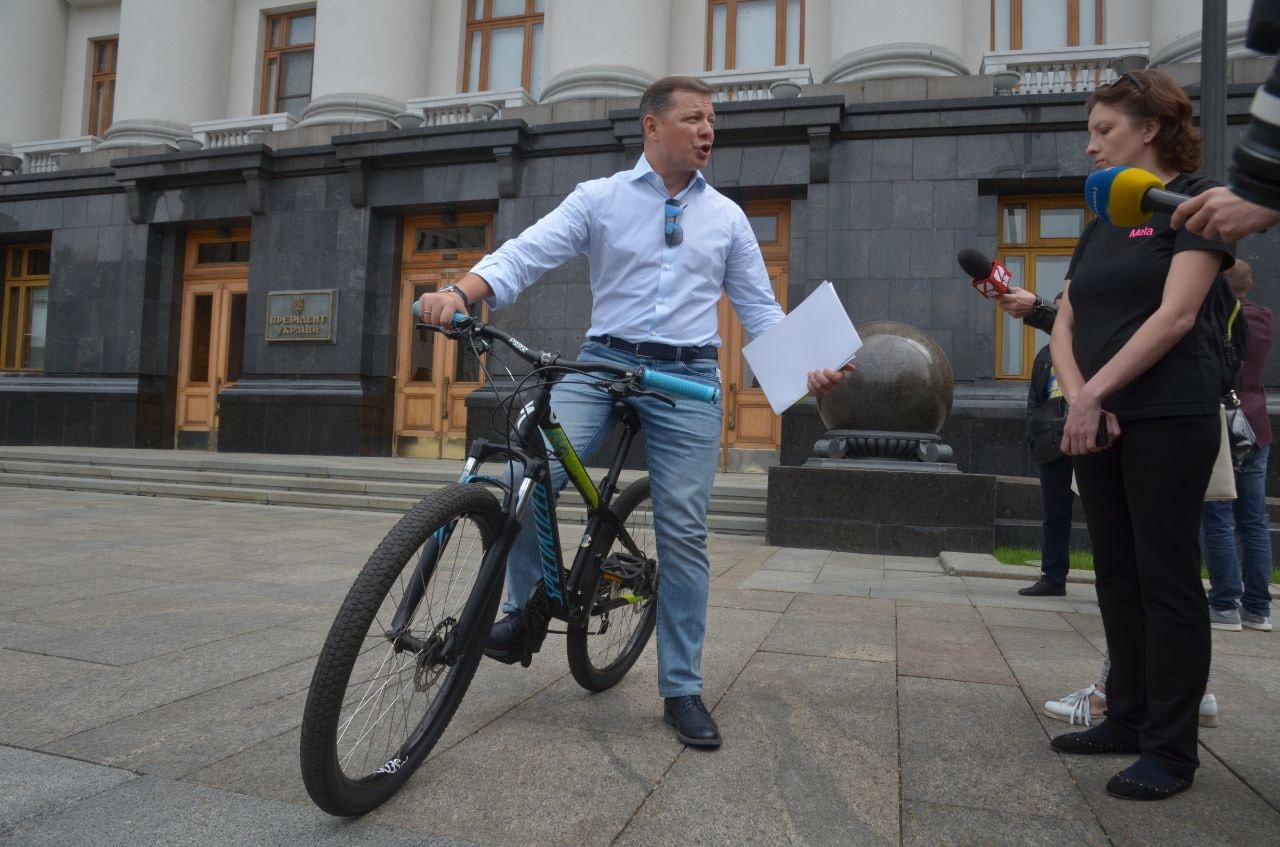 Подивіться, щоб не вкрали: Ляшко на велосипеді "підірвав" мережу