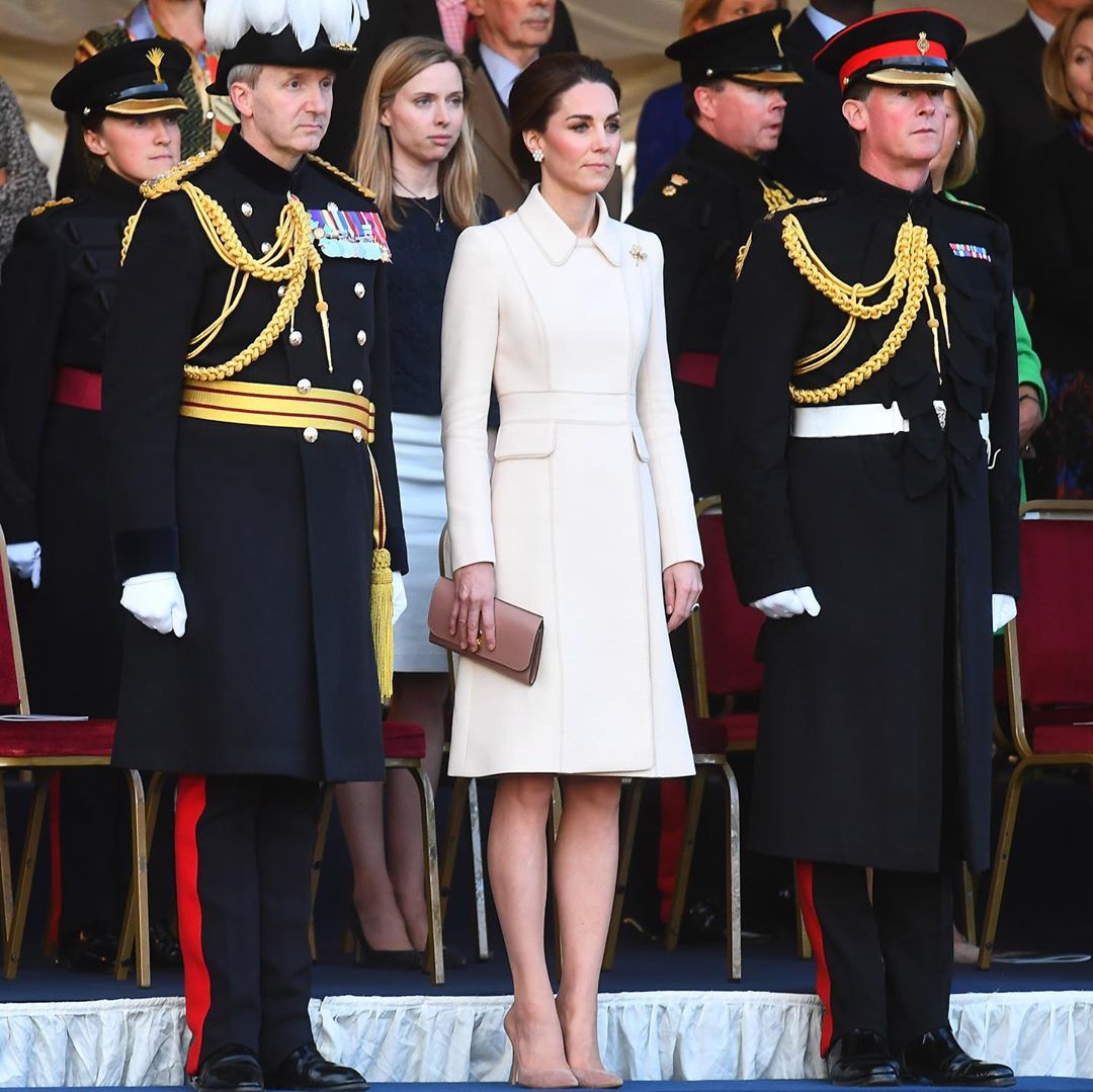 Ваша светлость: Кейт Миддлтон восхитила сеть безупречным образом в белых тонах