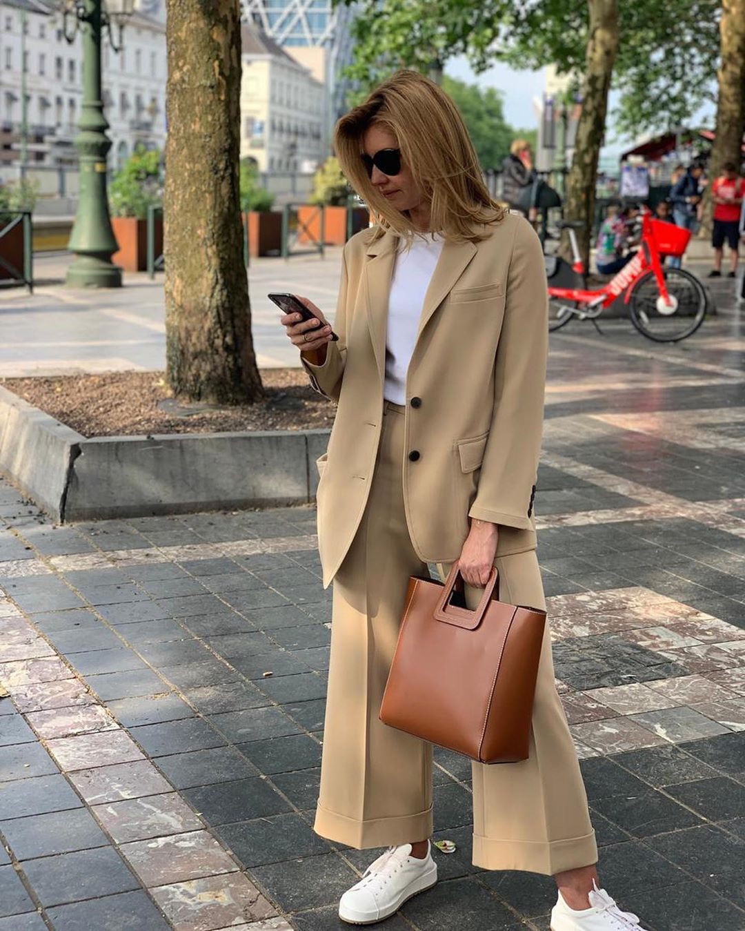 Мелании Трамп до нее далеко: сеть восхитилась образом Елены Зеленской (фото)