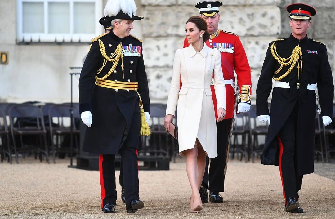 Белая королева: топ-3 восхитительных образа Кейт Миддлтон в светлых тонах