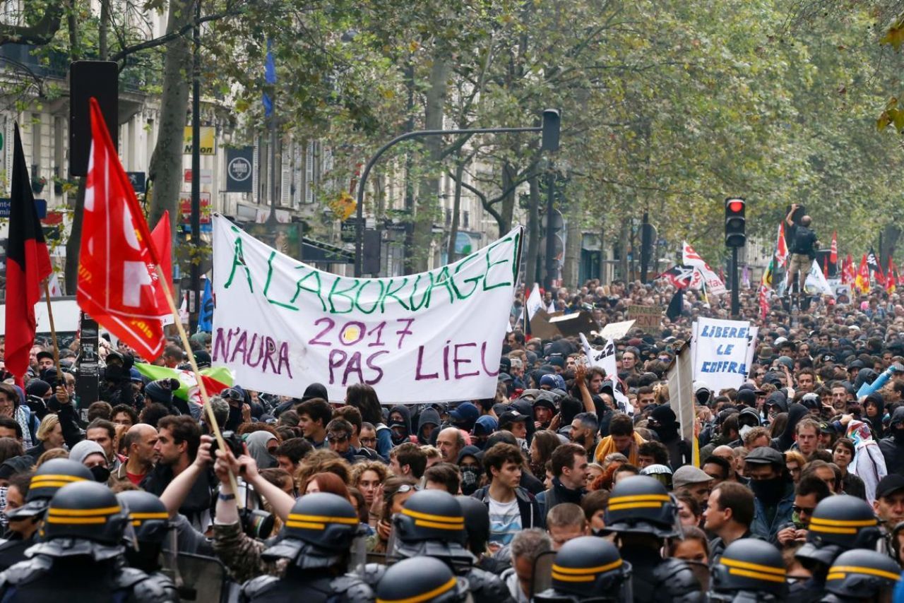 Столкновения протестующих во Франции: 15 человек ранены