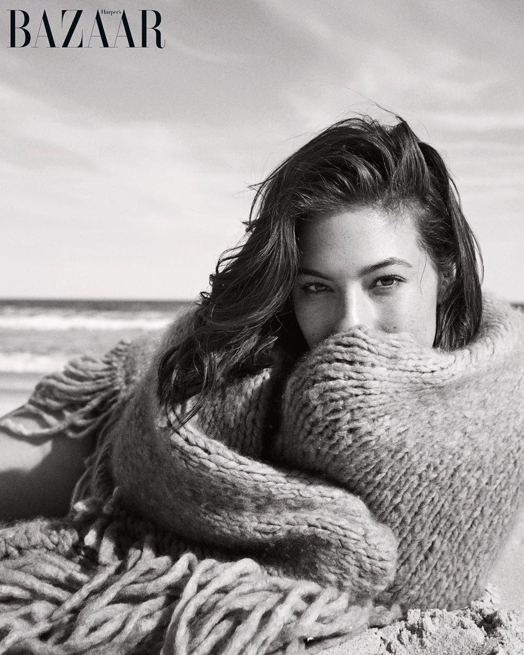 З смаженою куркою і в бікіні: пишнотіла модель Ешлі Грем знялася для відомого глянцю