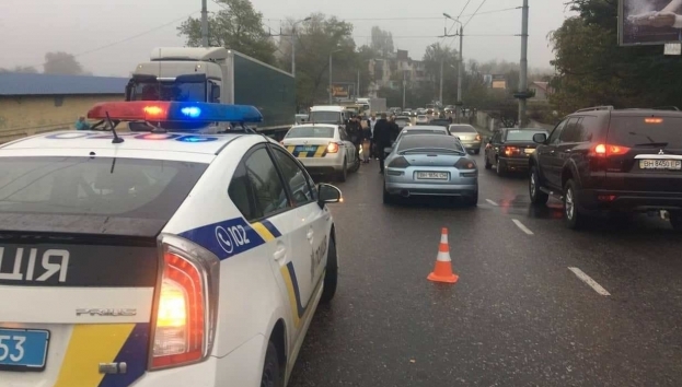 В Одессе столкнулись шесть автомобилей, есть пострадавшие