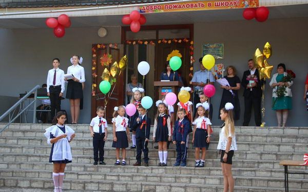 Праздник пропаганды: как прошло 1 сентября в оккупированном Донецке (фото)