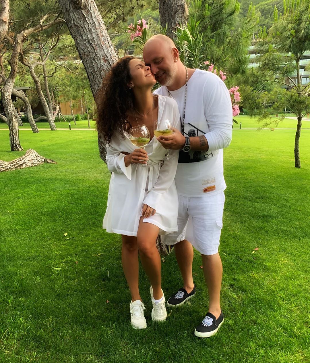 "Живу, смеюсь, люблю": Потап с Настей Каменских умилили счастливой фотосессией