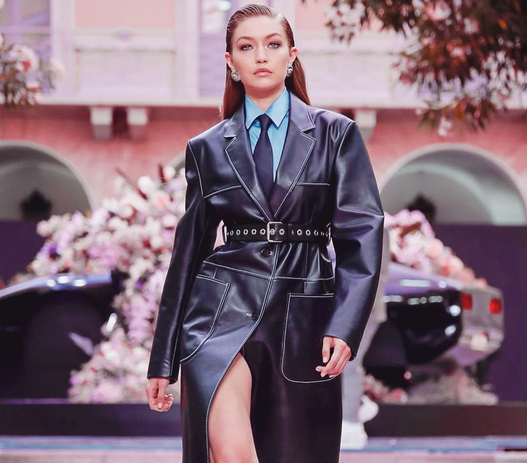 Сильно стильно: Джіджі Хадід демонструє, як носити трендові речі з чоловічого плеча"