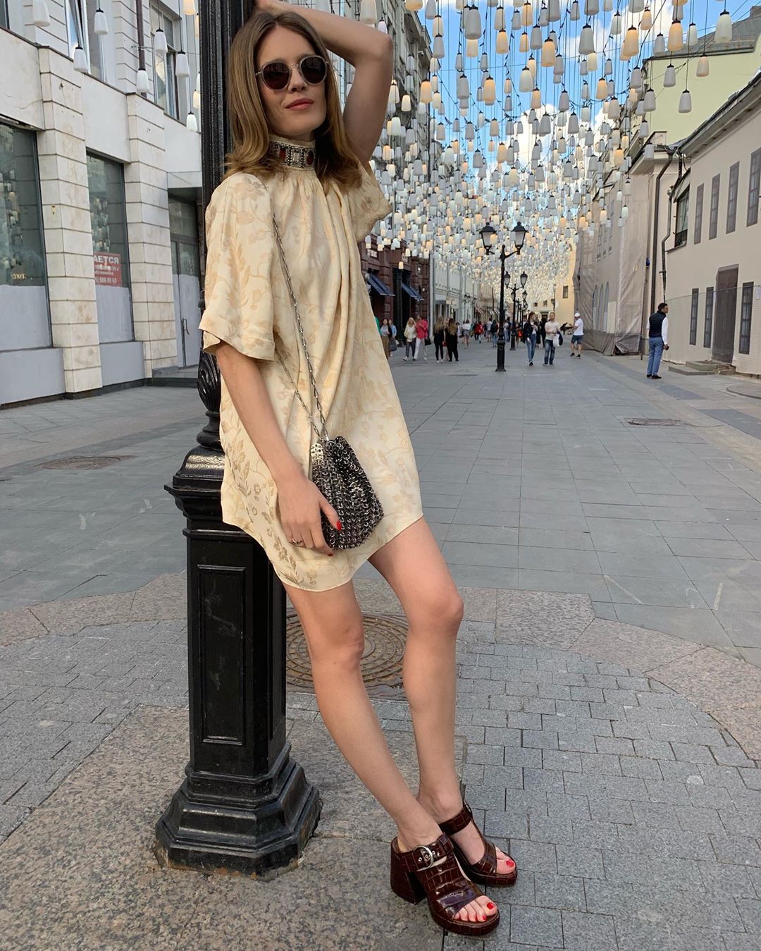 Модна дівчинка: 37-річна Наталія Водянова захопила стрункою фігурою в короткій сукні