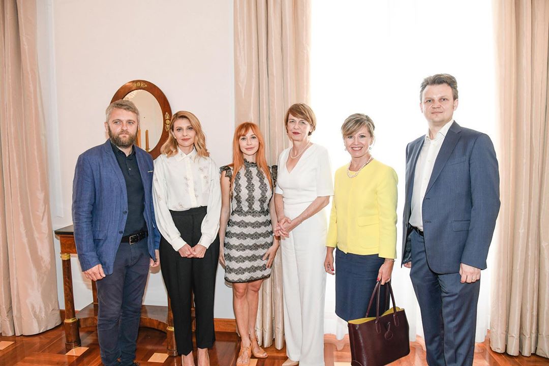 Глаз не отвести: Елена Зеленская блистает в Берлине в стильном классическом наряде