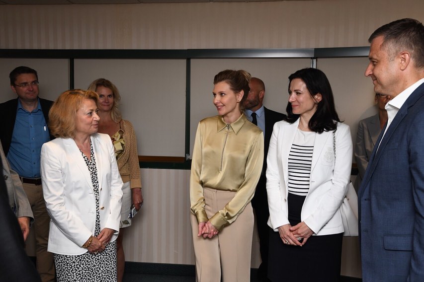 Безупречна: Елена Зеленская блистает в Торонто в новом элегантном образе