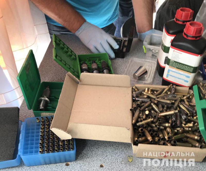 У Донецькій обл. в магазині штор виробляли боєприпаси