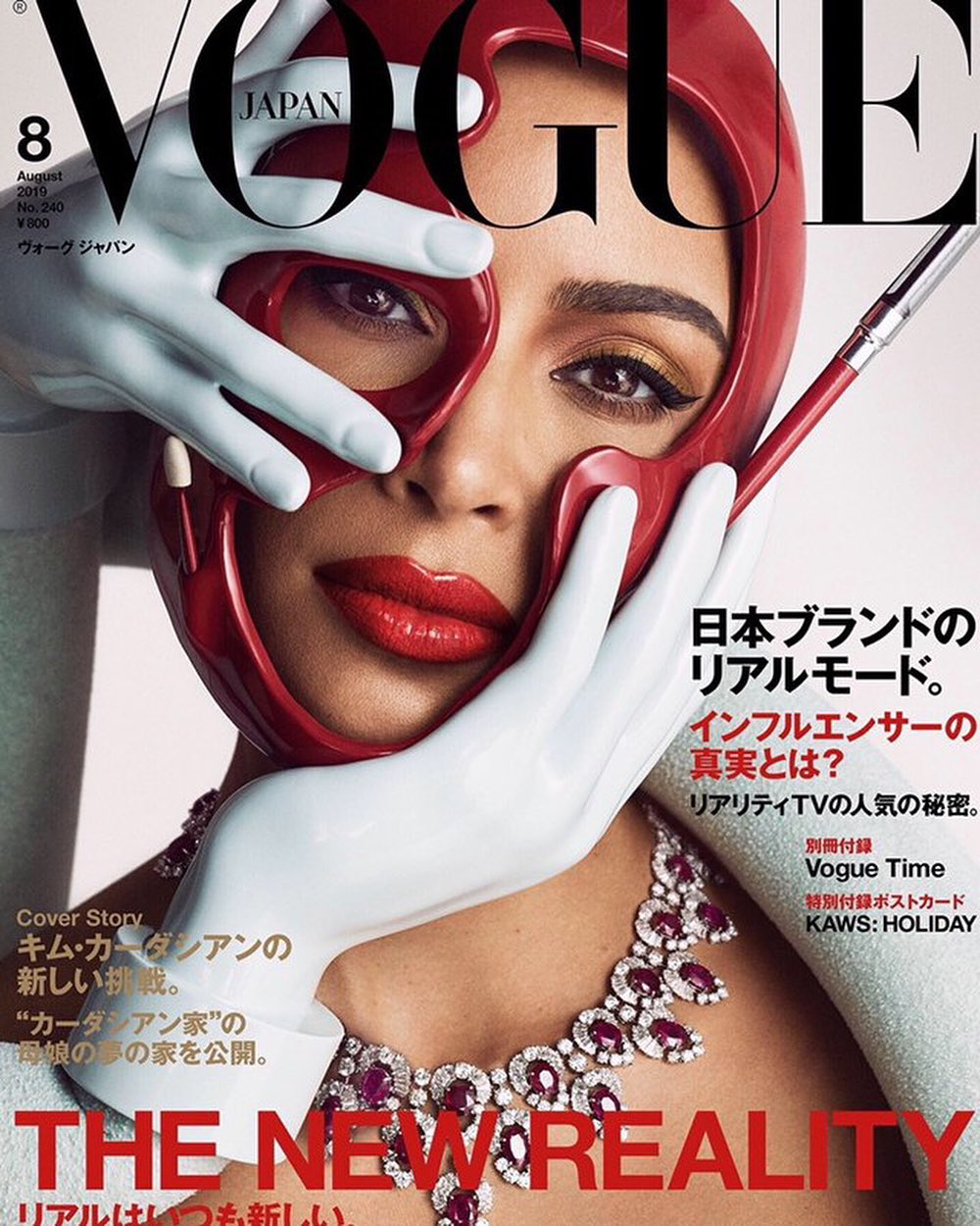 Детка, ты космос! Ким Кардашьян примерила футуристические образы для Vogue Japan