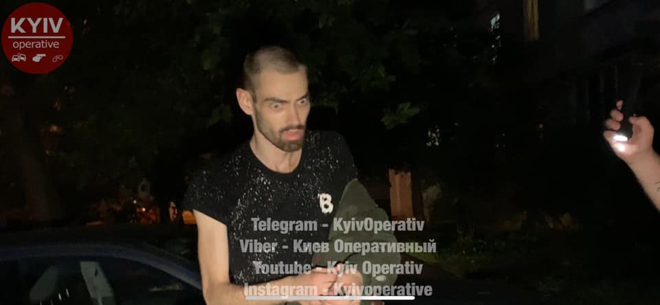 "Психиатр" с ножом охотился за киевлянкой с ребенком: в сети паника (видео) 