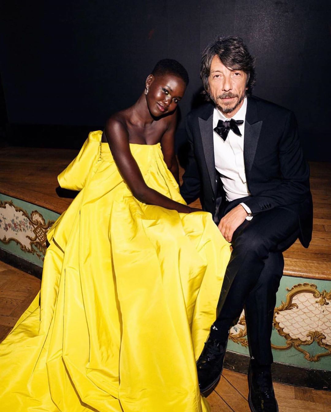 49-летняя Наоми Кэмпбелл подчеркнула стройную фигуру "голым" платьем от Valentino