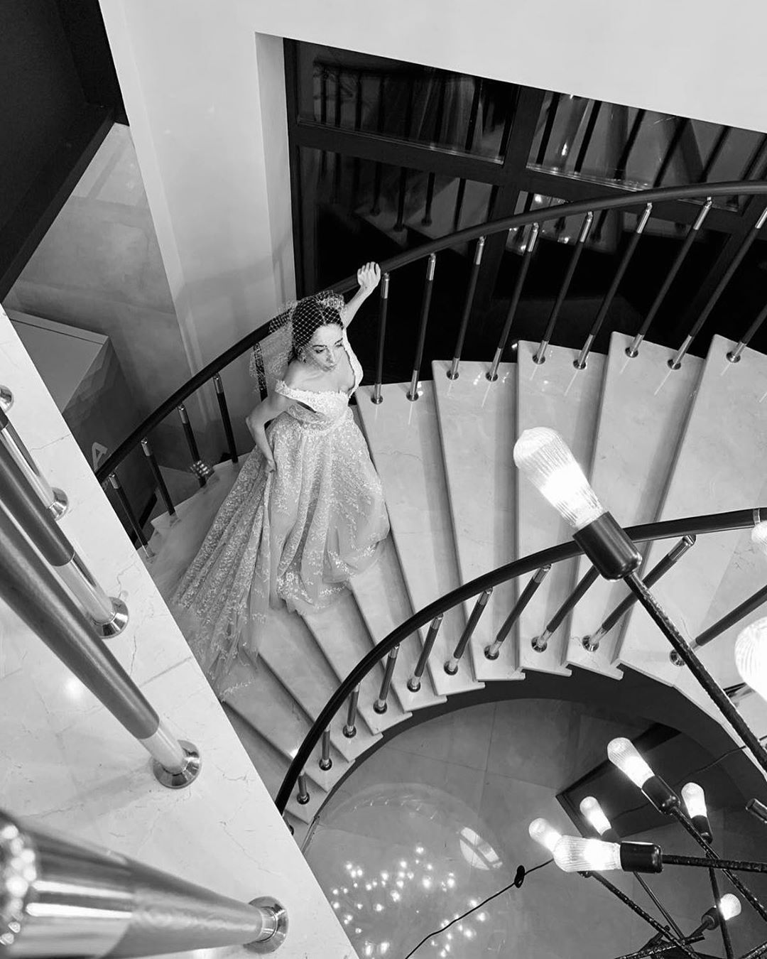 Екатерина Кухар заинтриговала фото в свадебном платье и фате