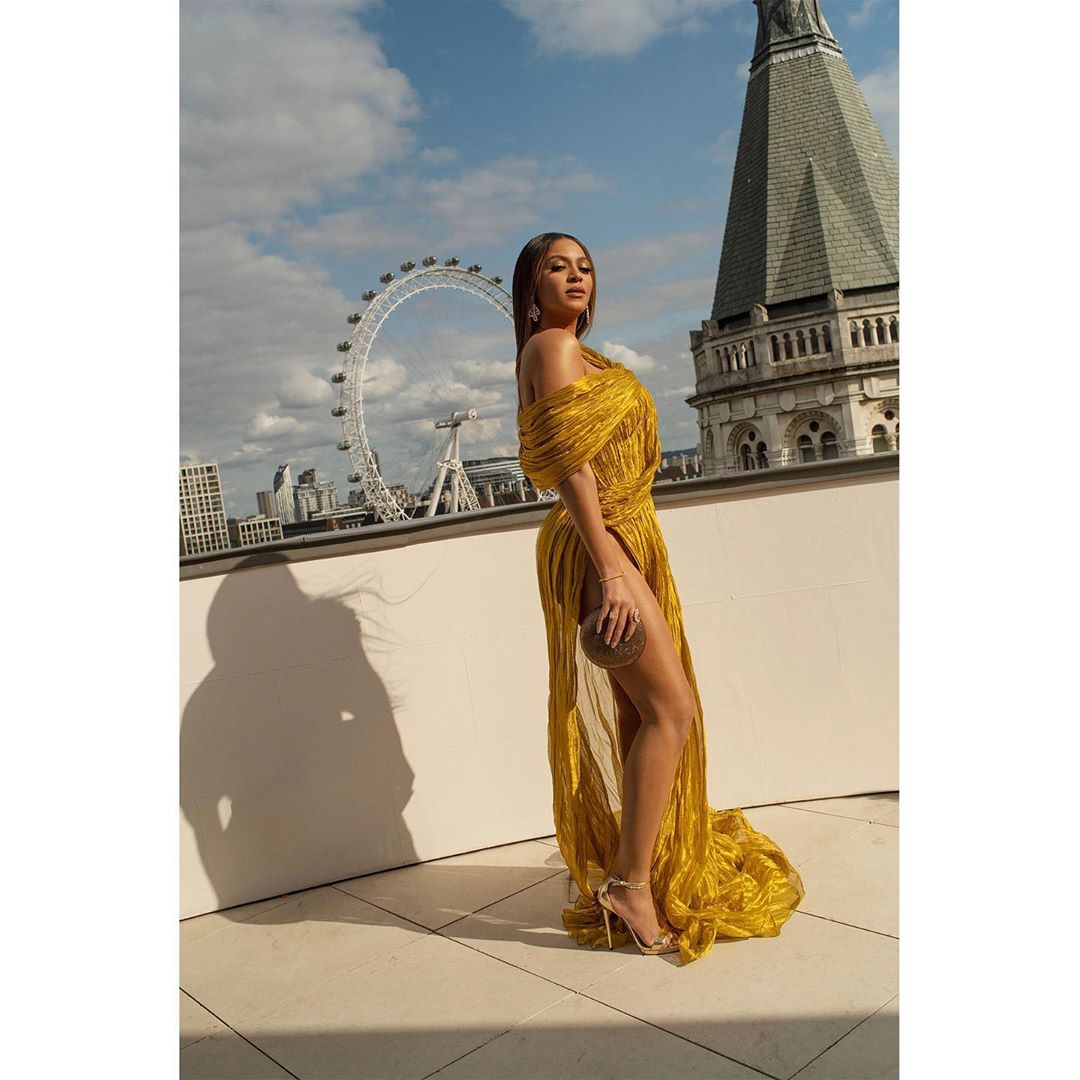 Чистое золото: Бейонсе блистает в Лондоне в роскошном платье от известного дизайнера