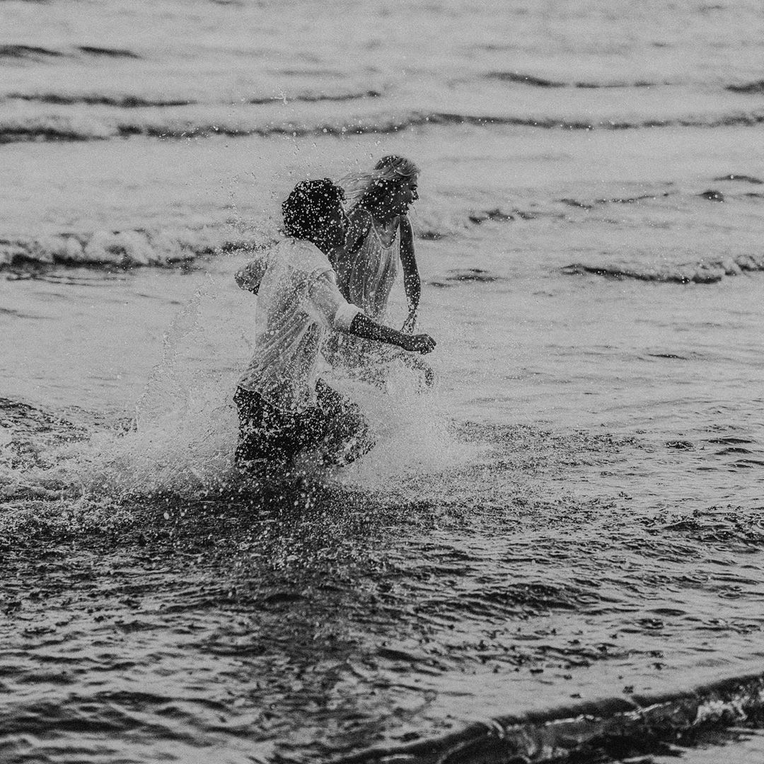 "Я скучаю": дочь Брежневой умилила сеть счастливым пляжным фото с возлюбленным