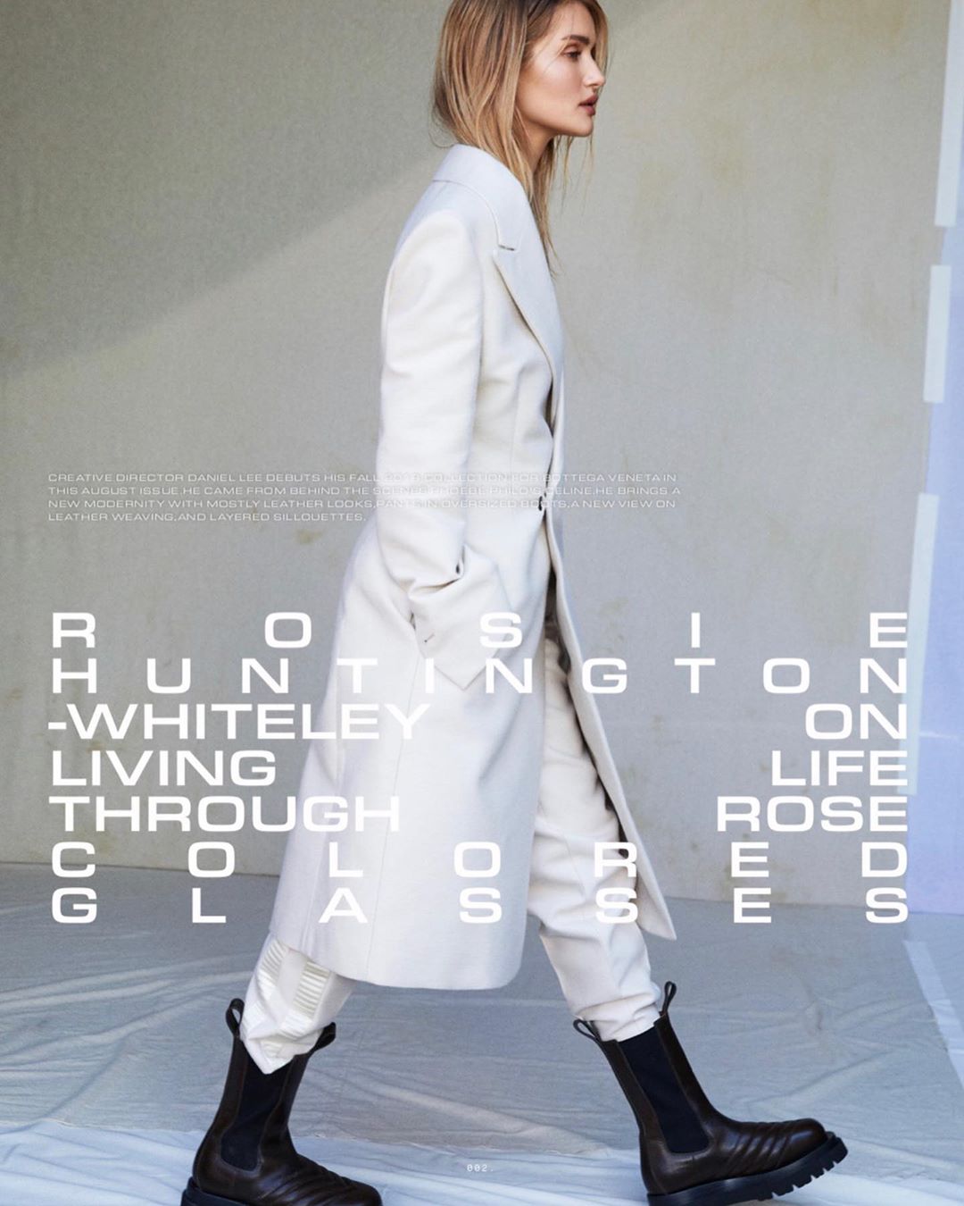 У боді і ботфортах: спокуслива Роузі Хантінгтон-Уайтлі красується на обкладинці відомого глянцю