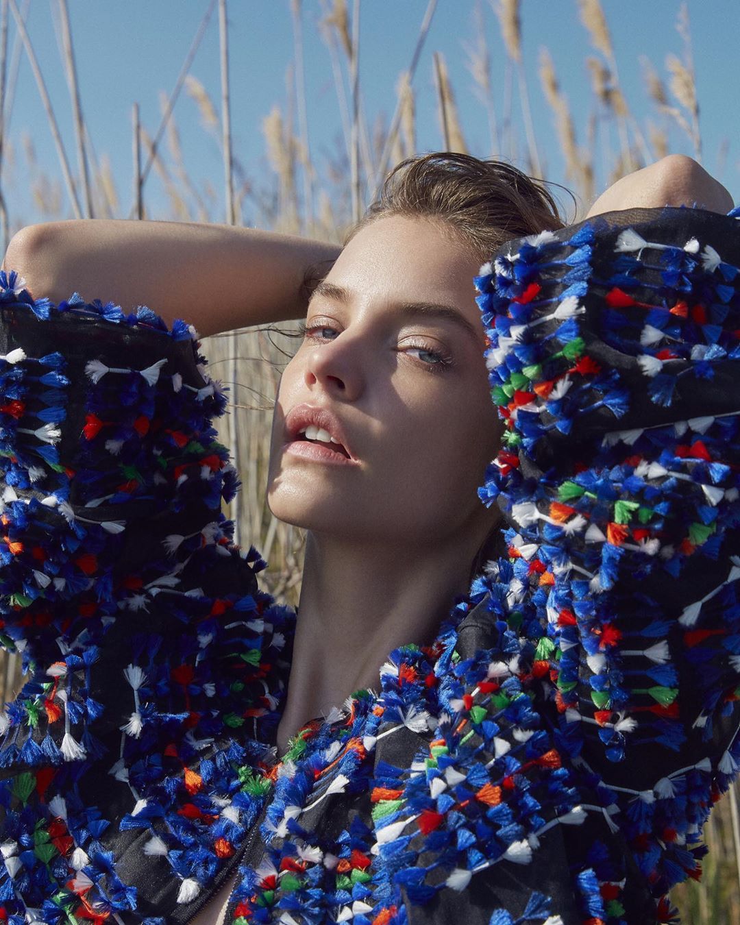 "Ангел" Victoria's Secret Барбара Палвин подчеркнула пышные формы стильными нарядами