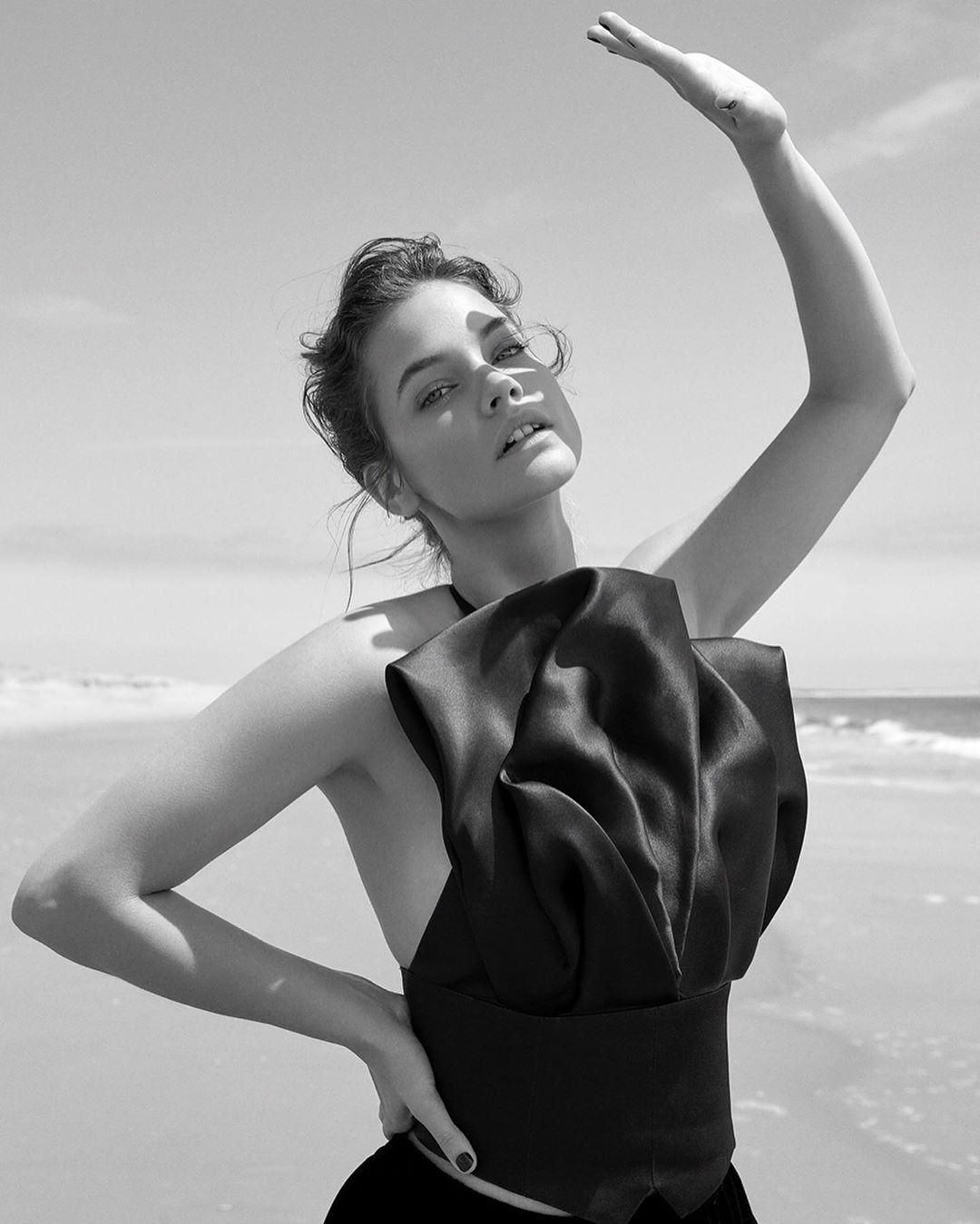 "Ангел" Victoria's Secret Барбара Палвин подчеркнула пышные формы стильными нарядами